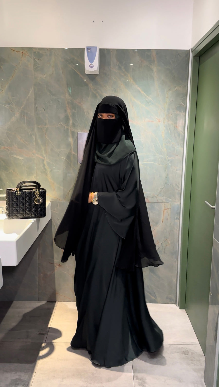 Cape Asma – Élégance Aérienne et Polyvalence Modeste