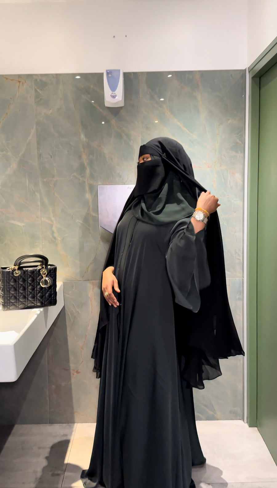 Cape Asma – Élégance Aérienne et Polyvalence Modeste