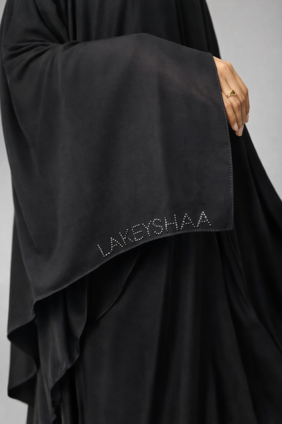 H I J E B   S I G N A T U R E