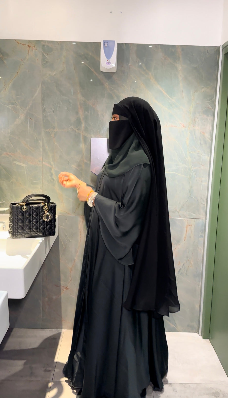 Cape Asma – Élégance Aérienne et Polyvalence Modeste