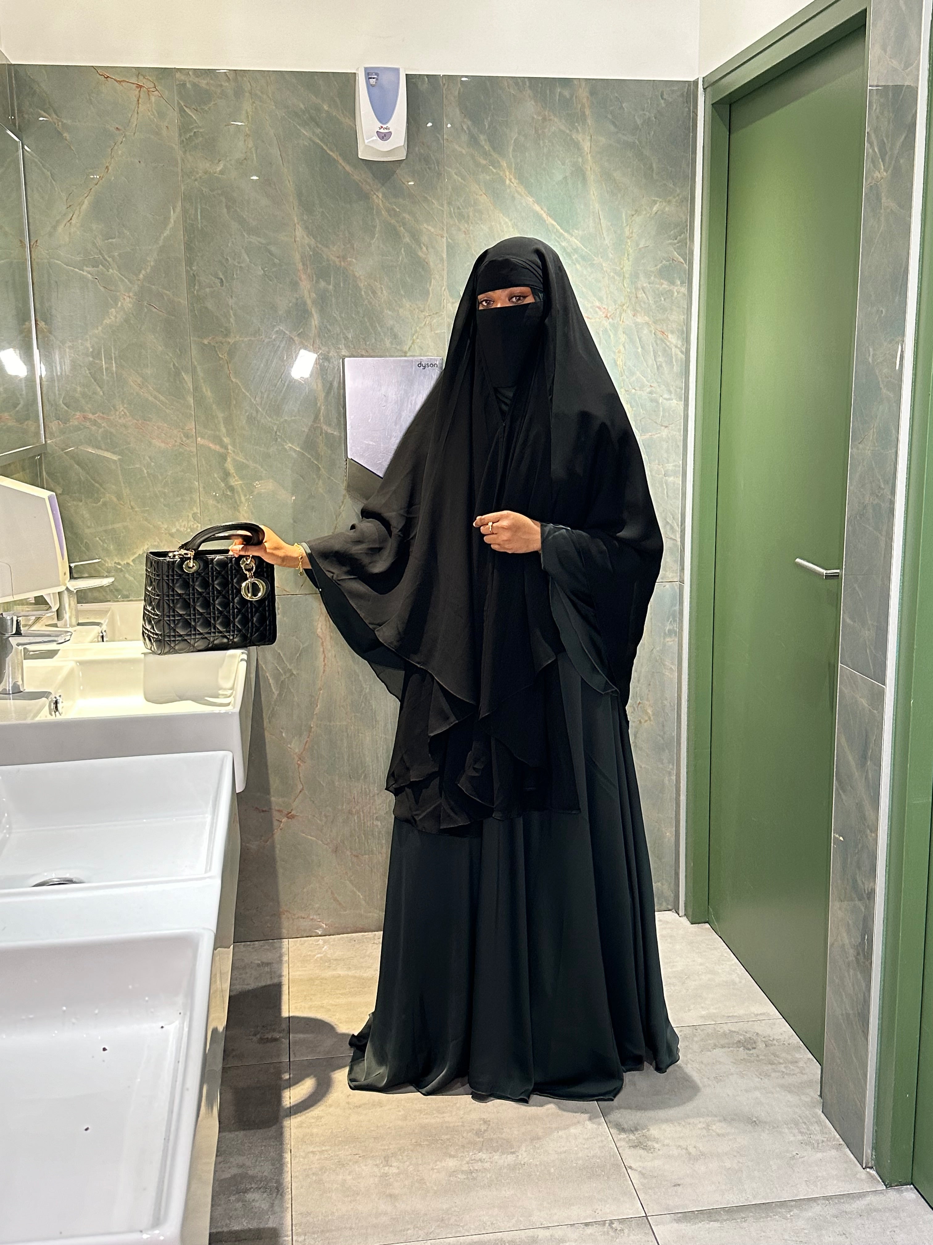 Cape Asma – Élégance Aérienne et Polyvalence Modeste