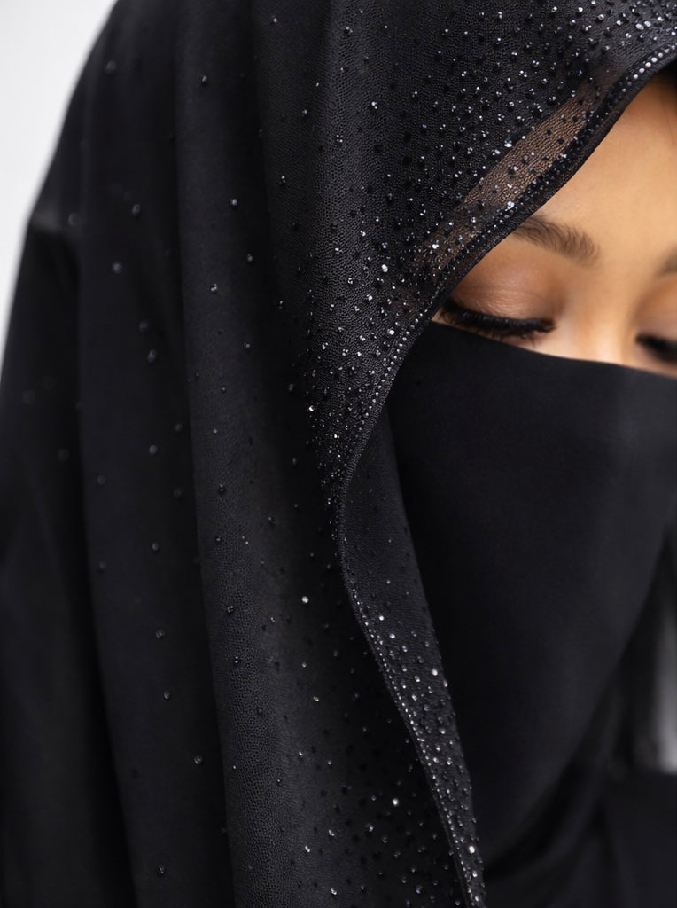 N O O R  A L  L A Y L