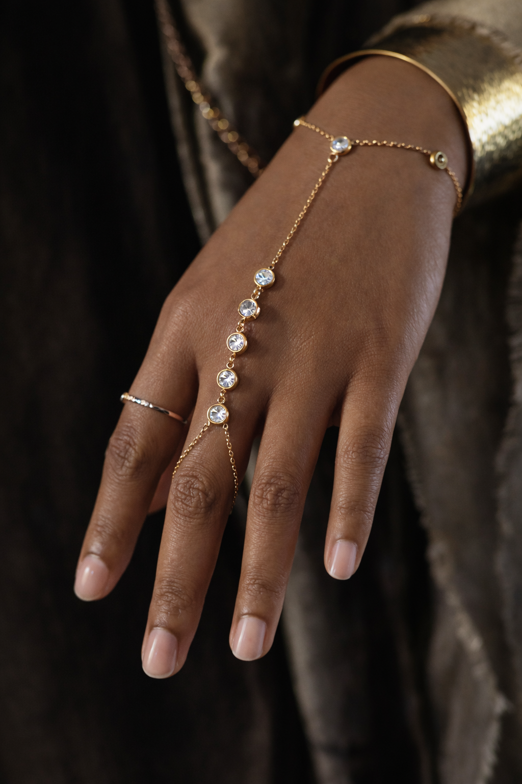 L U M E A

Bijou de main